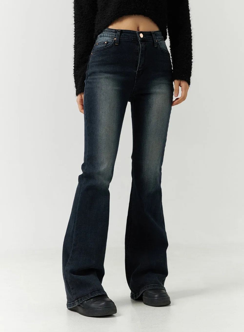 Mid-Rise Bootcut Jeans CD301