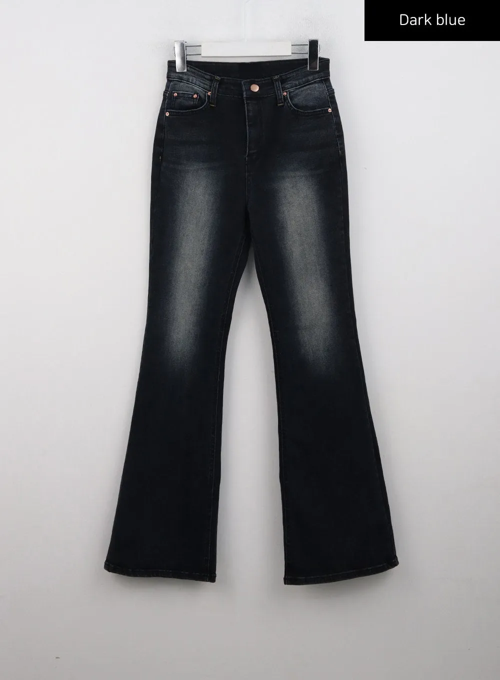 Mid-Rise Bootcut Jeans CD301